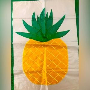 PINEAPPLE Decorative garden flag good condition